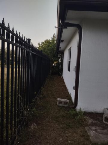 4819 SW 21st St, West Park, FL 33023