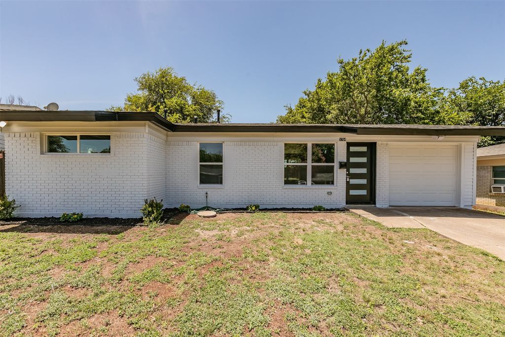 5704 Westcrest Drive, Fort Worth, TX 76134