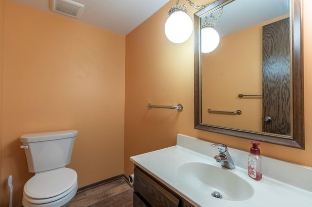 1654 Meadow Circle SE, Rochester, MN 55904