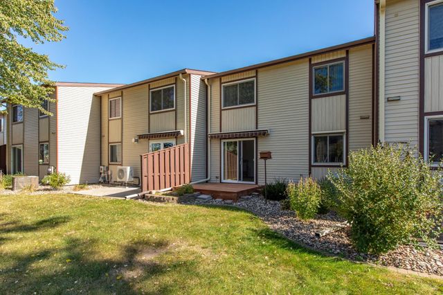 1654 Meadow Circle SE, Rochester, MN 55904