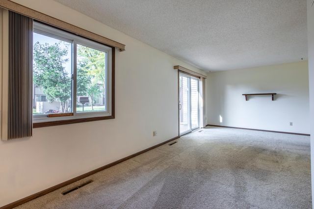 1654 Meadow Circle SE, Rochester, MN 55904