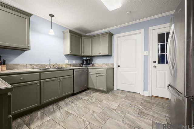 14162 Forest Glen Ln, Livingston, LA 70785