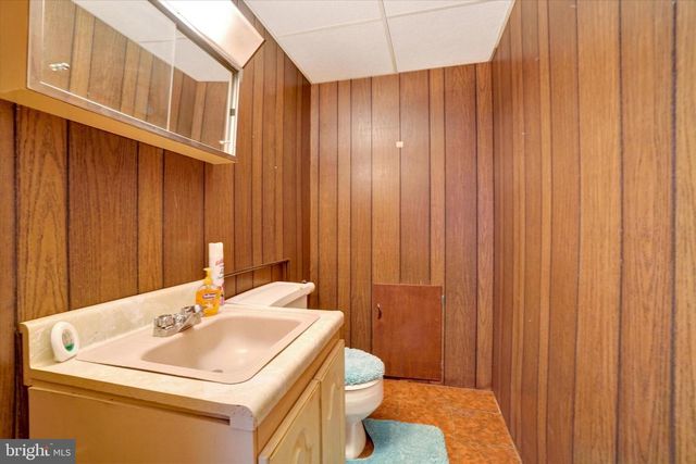 16 FOREST HILLS RD, Red Lion, PA 17356