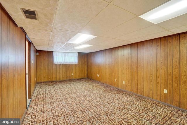 16 FOREST HILLS RD, Red Lion, PA 17356