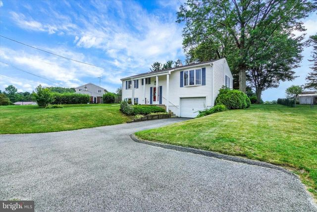 16 FOREST HILLS RD, Red Lion, PA 17356