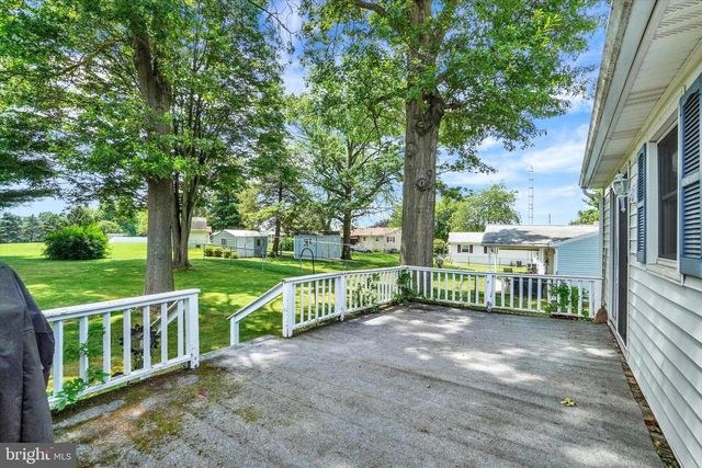 16 FOREST HILLS RD, Red Lion, PA 17356