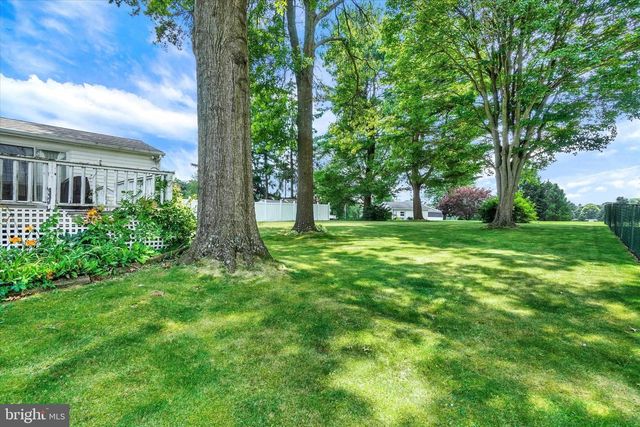 16 FOREST HILLS RD, Red Lion, PA 17356