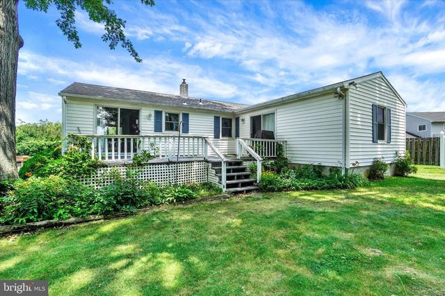 16 FOREST HILLS RD, Red Lion, PA 17356