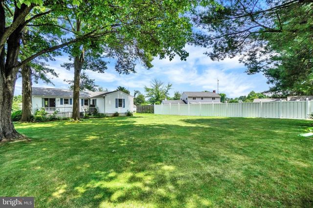 16 FOREST HILLS RD, Red Lion, PA 17356