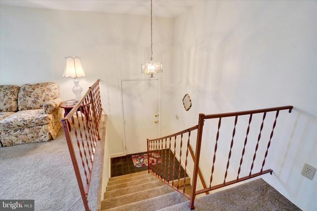 16 FOREST HILLS RD, Red Lion, PA 17356