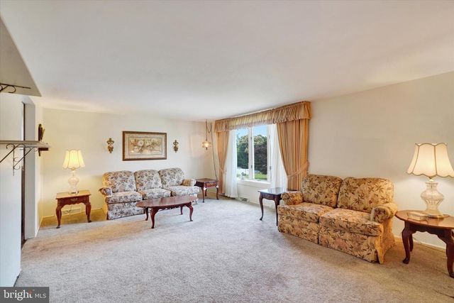 16 FOREST HILLS RD, Red Lion, PA 17356