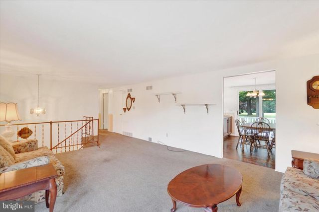 16 FOREST HILLS RD, Red Lion, PA 17356