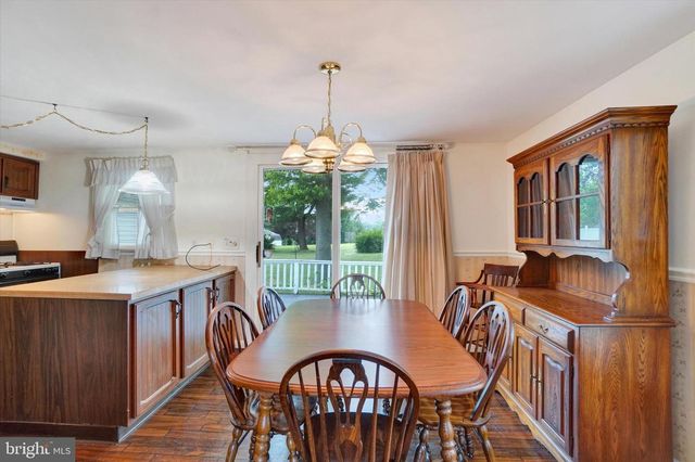 16 FOREST HILLS RD, Red Lion, PA 17356