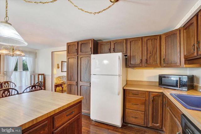 16 FOREST HILLS RD, Red Lion, PA 17356