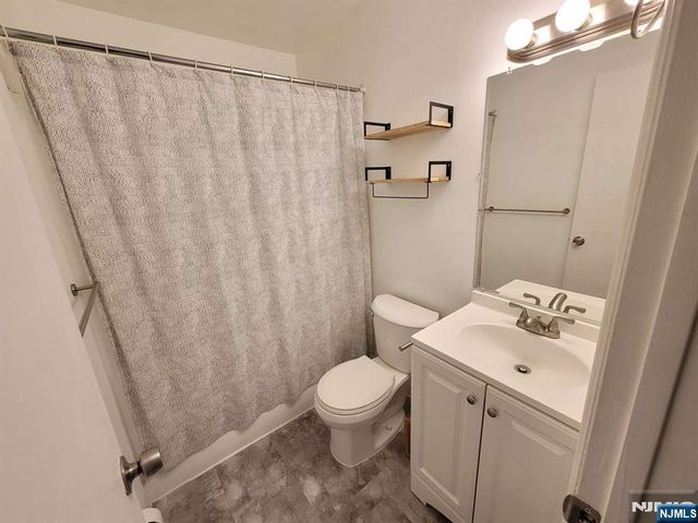 2004 Hawthorne Lane, Mahwah, NJ 07430