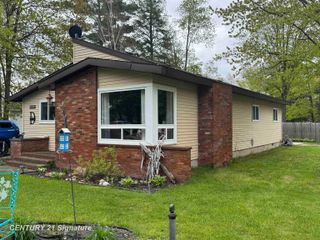 405 Erie St, Houghton Lake, MI 48629
