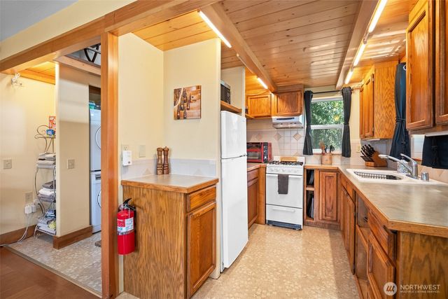 411 E Axton Road, Bellingham, WA 98226