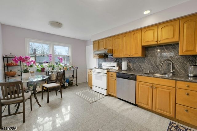 3 Page Pl, Livingston Twp., NJ 07039