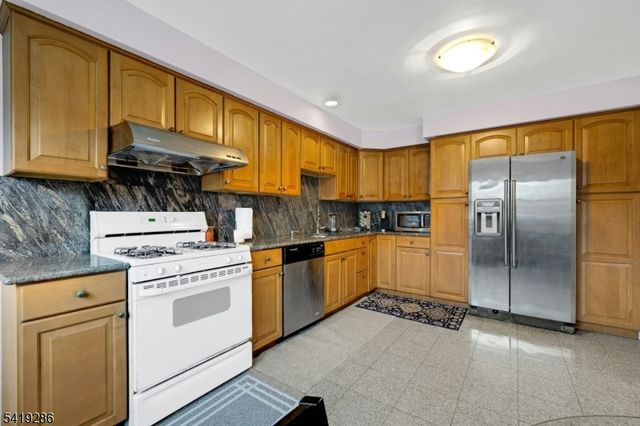 3 Page Pl, Livingston Twp., NJ 07039