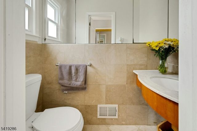 3 Page Pl, Livingston Twp., NJ 07039