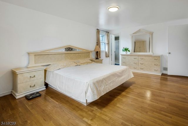 3 Page Pl, Livingston Twp., NJ 07039