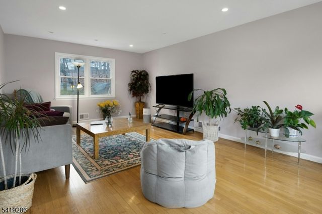 3 Page Pl, Livingston Twp., NJ 07039