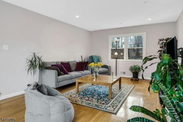 3 Page Pl, Livingston Twp., NJ 07039