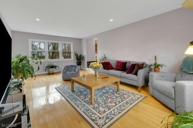 3 Page Pl, Livingston Twp., NJ 07039