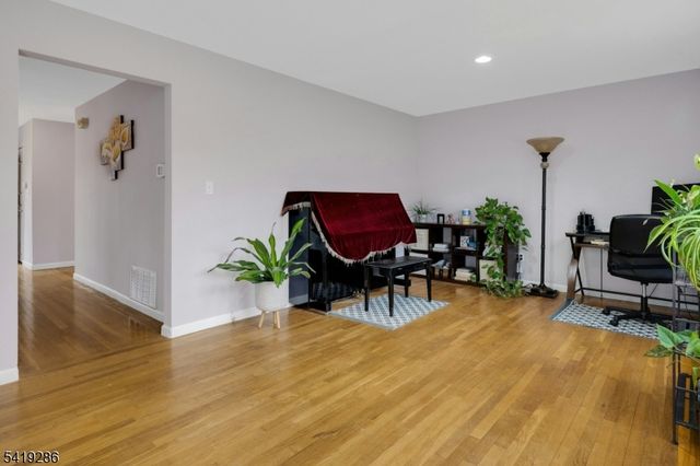 3 Page Pl, Livingston Twp., NJ 07039