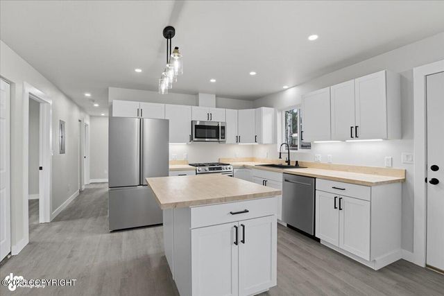 3332 Richmond Avenue, Anchorage, AK 99508