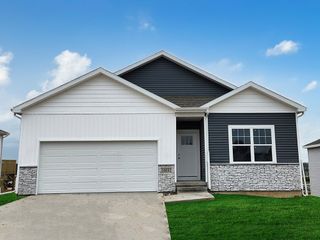 2775 Cecelia Drive, Hiawatha, IA 52233