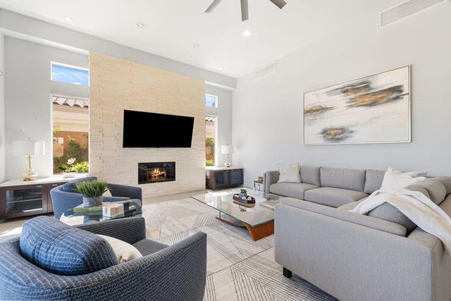 461 White Horse Trail, Palm Desert, CA 92211