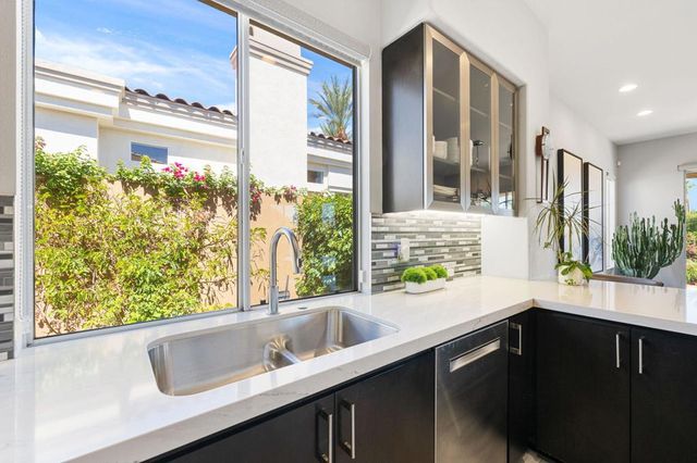 461 White Horse Trail, Palm Desert, CA 92211