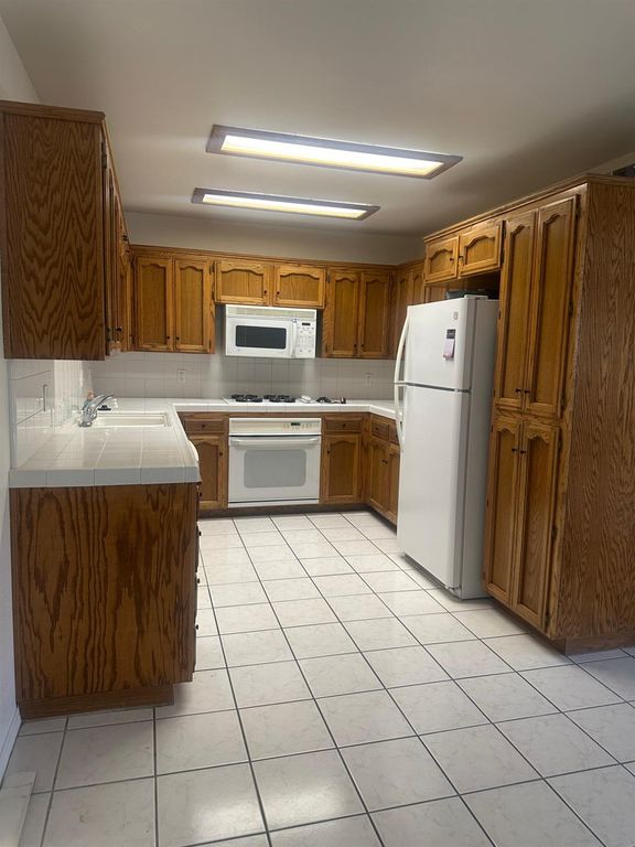 Image 1 of property listing at 1542 E Alluvial Avenue # 103, Fresno, CA 93720