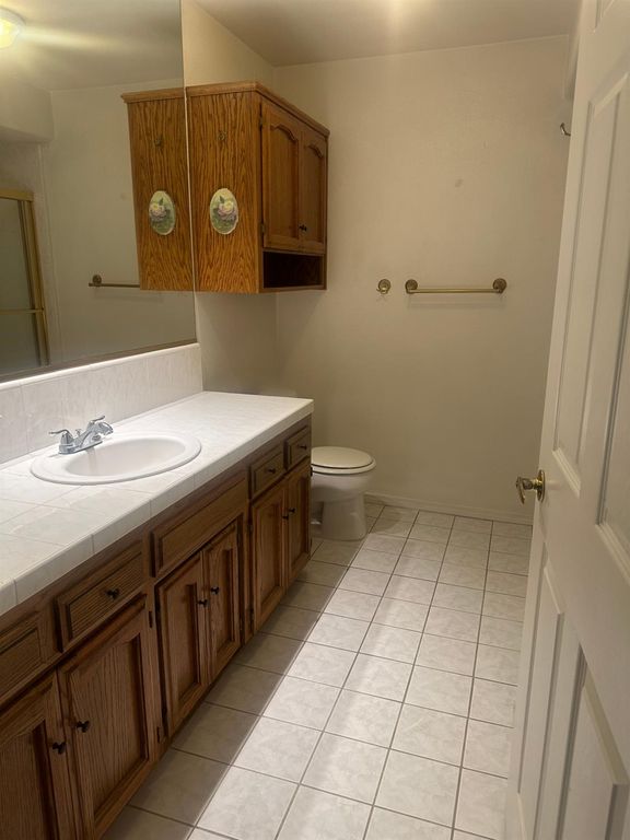 Image 2 of property listing at 1542 E Alluvial Avenue # 103, Fresno, CA 93720