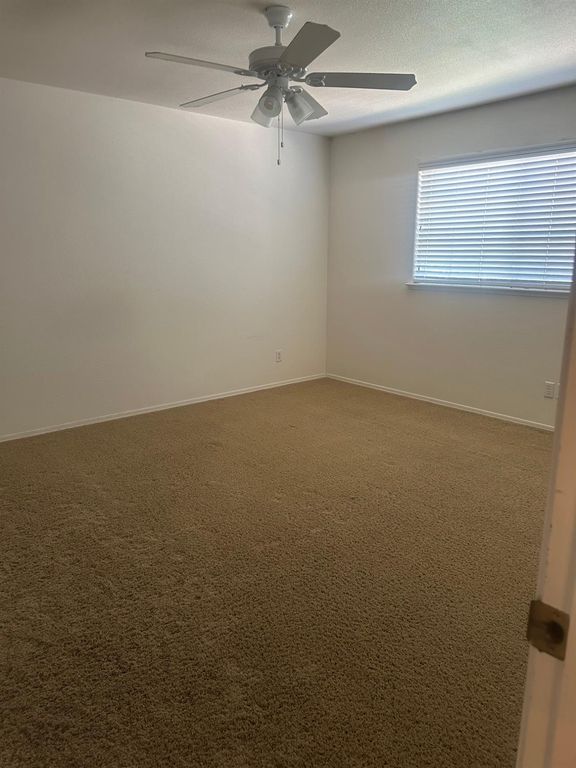 Image 5 of property listing at 1542 E Alluvial Avenue # 103, Fresno, CA 93720