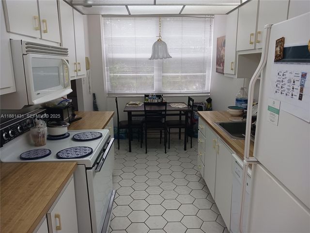 1300 St Charles Place 311, Pembroke Pines, FL 33026