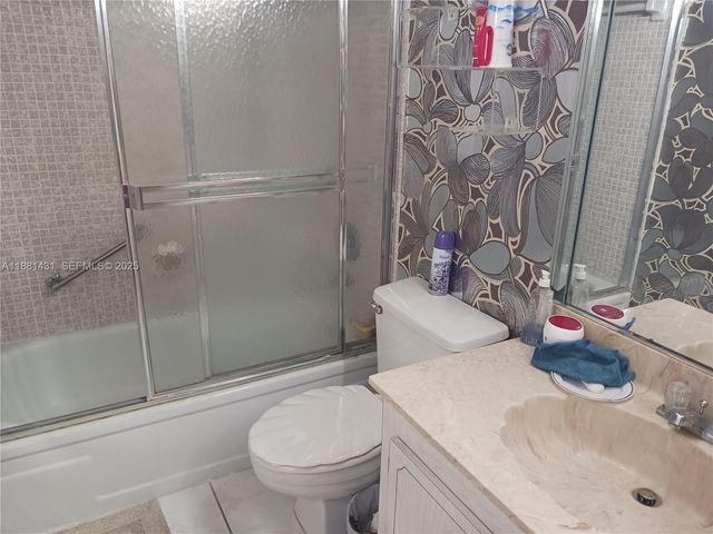 1300 St Charles Place 311, Pembroke Pines, FL 33026