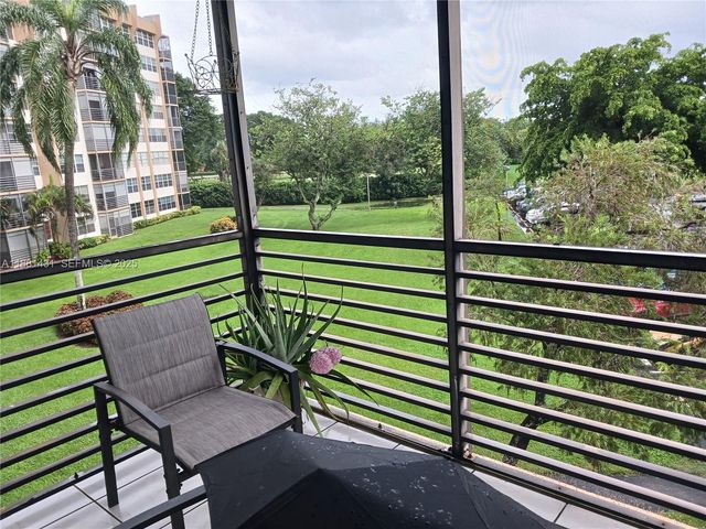 1300 St Charles Place 311, Pembroke Pines, FL 33026