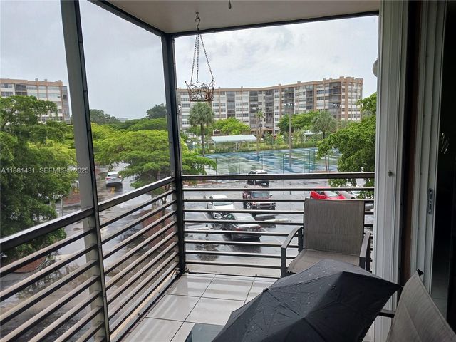 1300 St Charles Place 311, Pembroke Pines, FL 33026