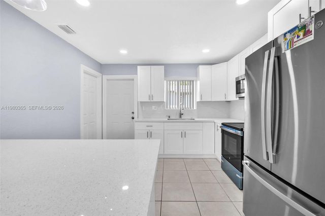 367 Phippen Waiters Rd 1, Dania Beach, FL 33004