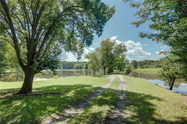215 Wessmanor Drive, Bowdon, GA 30108