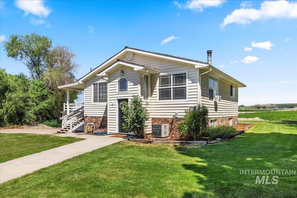 24497 Hoskins Rd, Wilder, ID 83676