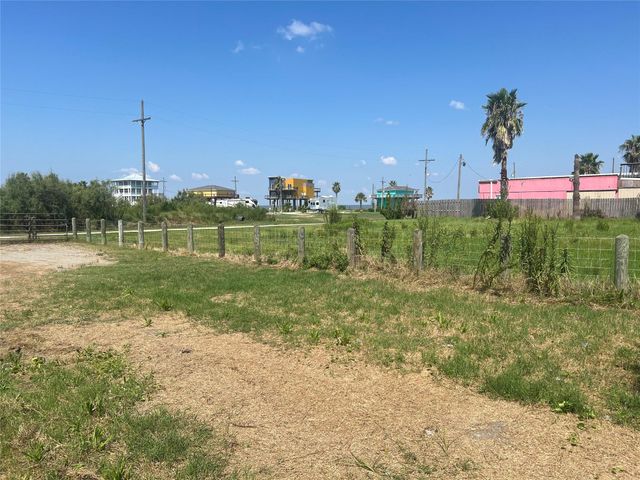 1201 Rollover Circle, Gilchrist, TX 77617