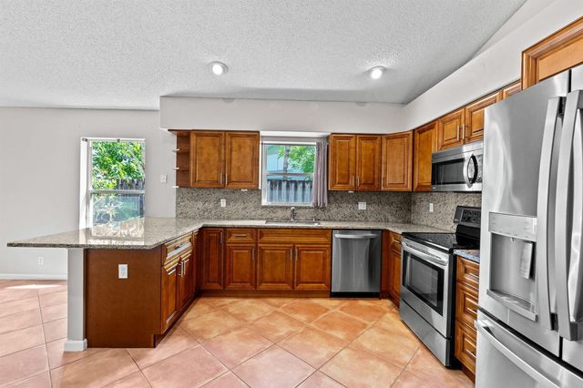 125 Saratoga Boulevard E, Royal Palm Beach, FL 33411