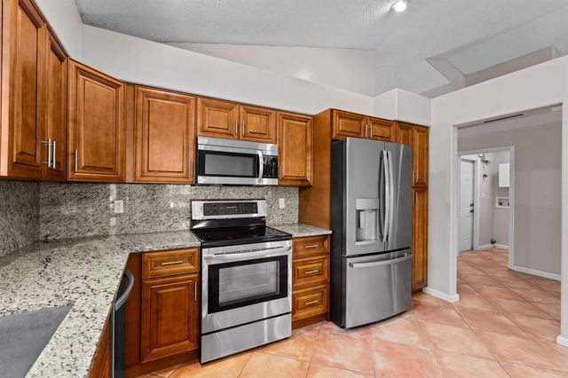 125 Saratoga Boulevard E, Royal Palm Beach, FL 33411