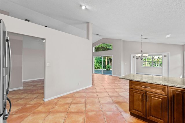 125 Saratoga Boulevard E, Royal Palm Beach, FL 33411