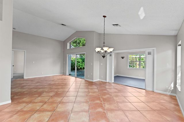 125 Saratoga Boulevard E, Royal Palm Beach, FL 33411