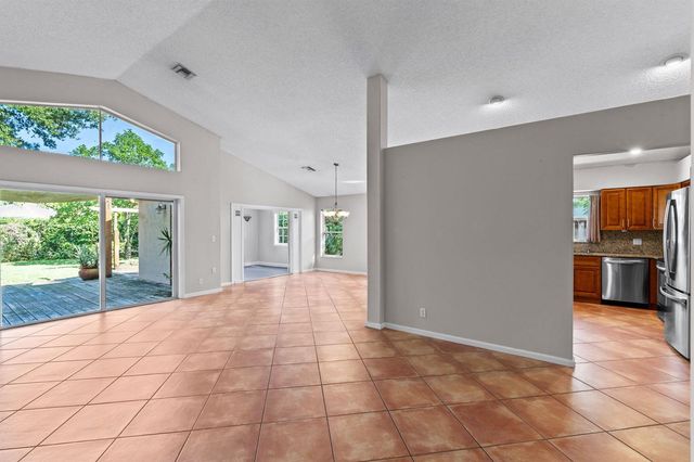125 Saratoga Boulevard E, Royal Palm Beach, FL 33411