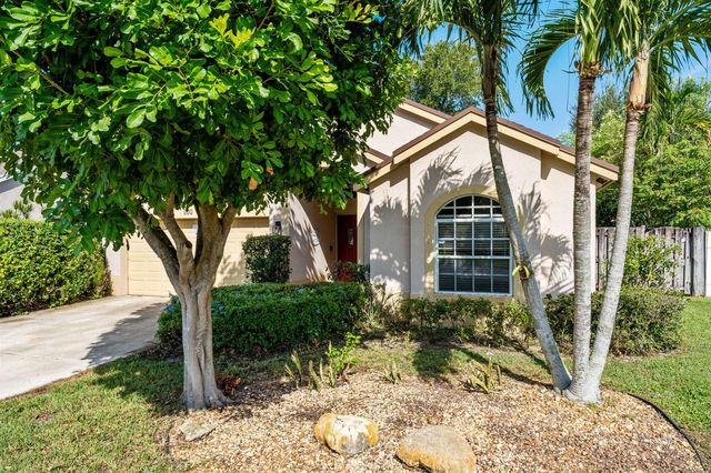 125 Saratoga Boulevard E, Royal Palm Beach, FL 33411